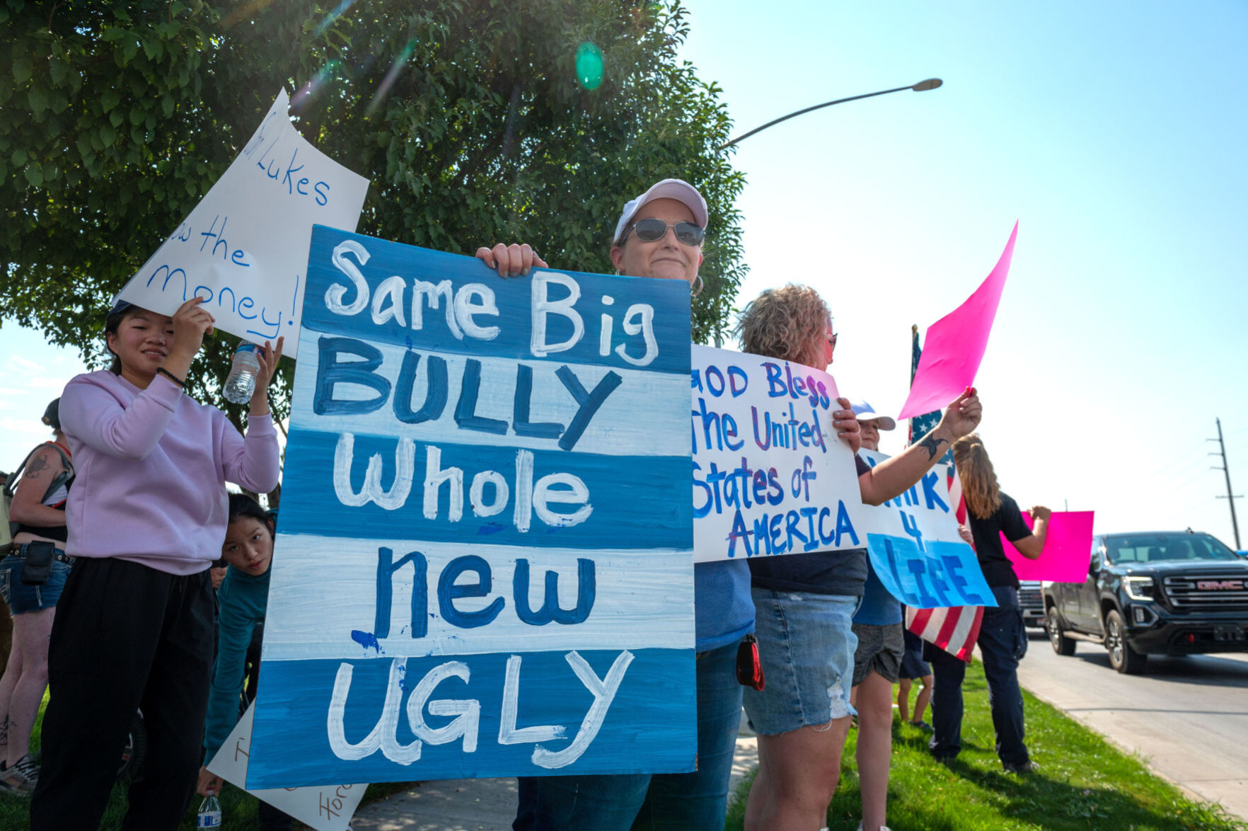 Hundreds show up to rally against vaccine mandates